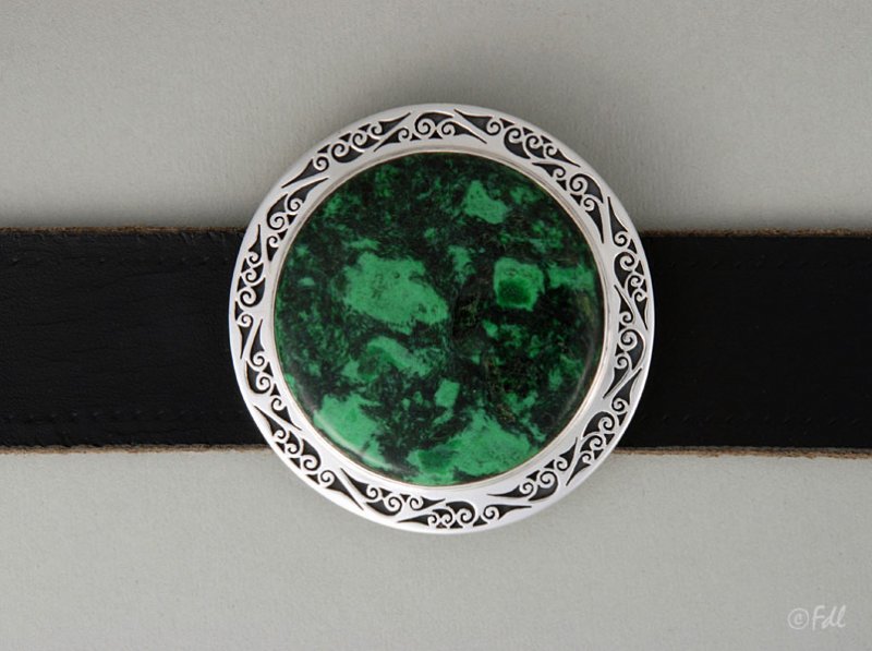 Boucle de ceinture en argent avec mo sit sit (jade à albite)