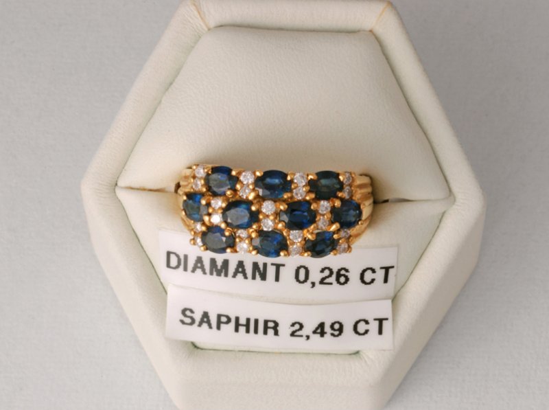 Bague en or 18 ct avec saphirs et diamants