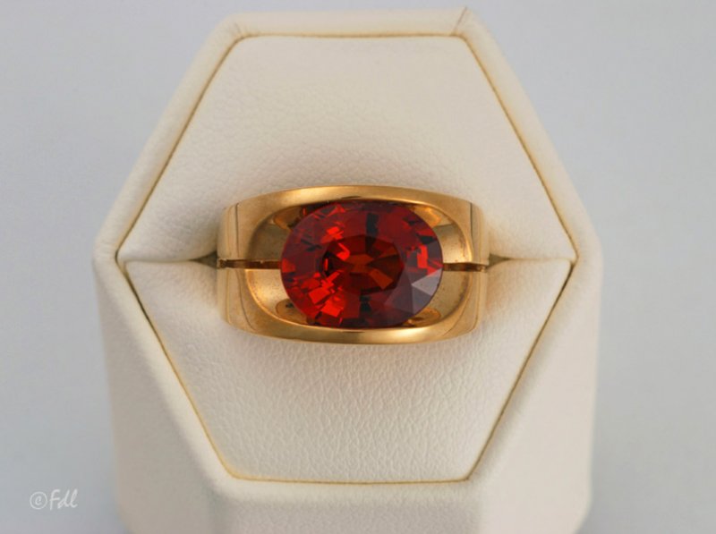 Bague en or 18 ct avec spessartite