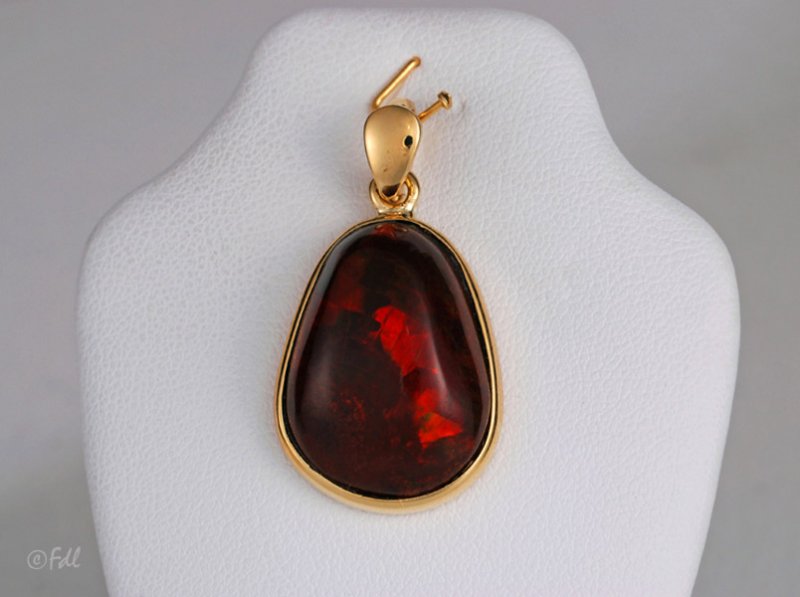 Pendentif en or 18 ct avec cab. de tourmaline