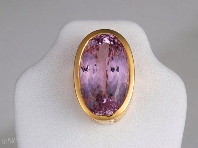 Pendentif en or 18 ct avec kunzite