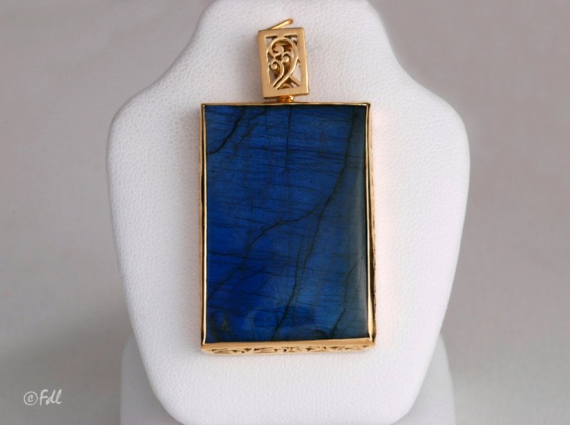 Pendentif en or 18 ct avec labradorite