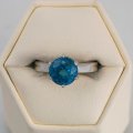 Zircon bleu naturel sur or blanc 18 ct