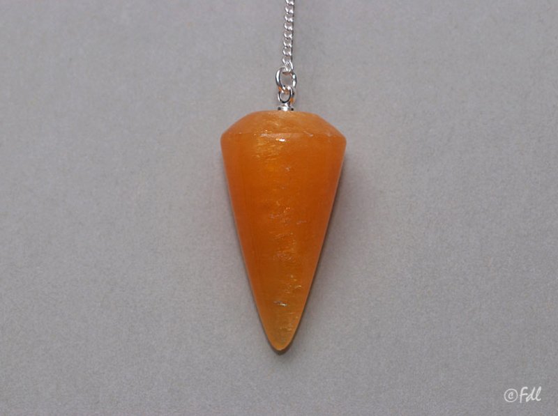 Pendule en calcite orange