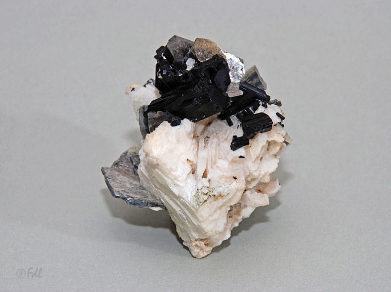 Tourmaline noire et feldspath