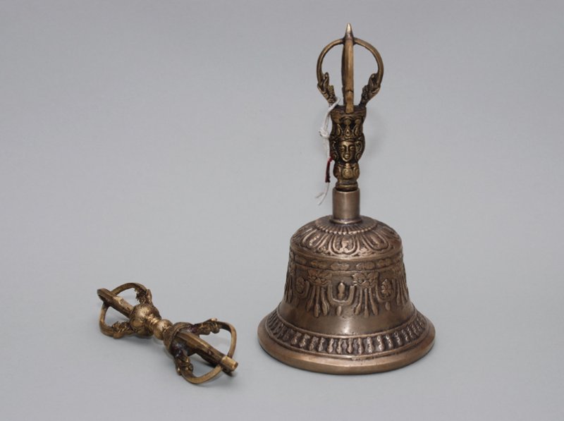 Cloche et vajra anciens 