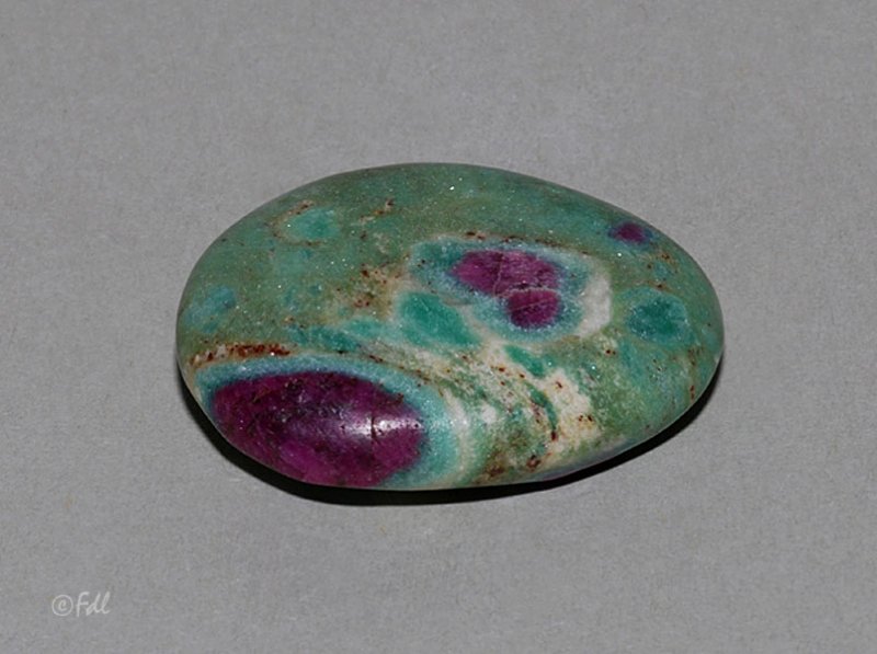 Rubis dans fuchsite